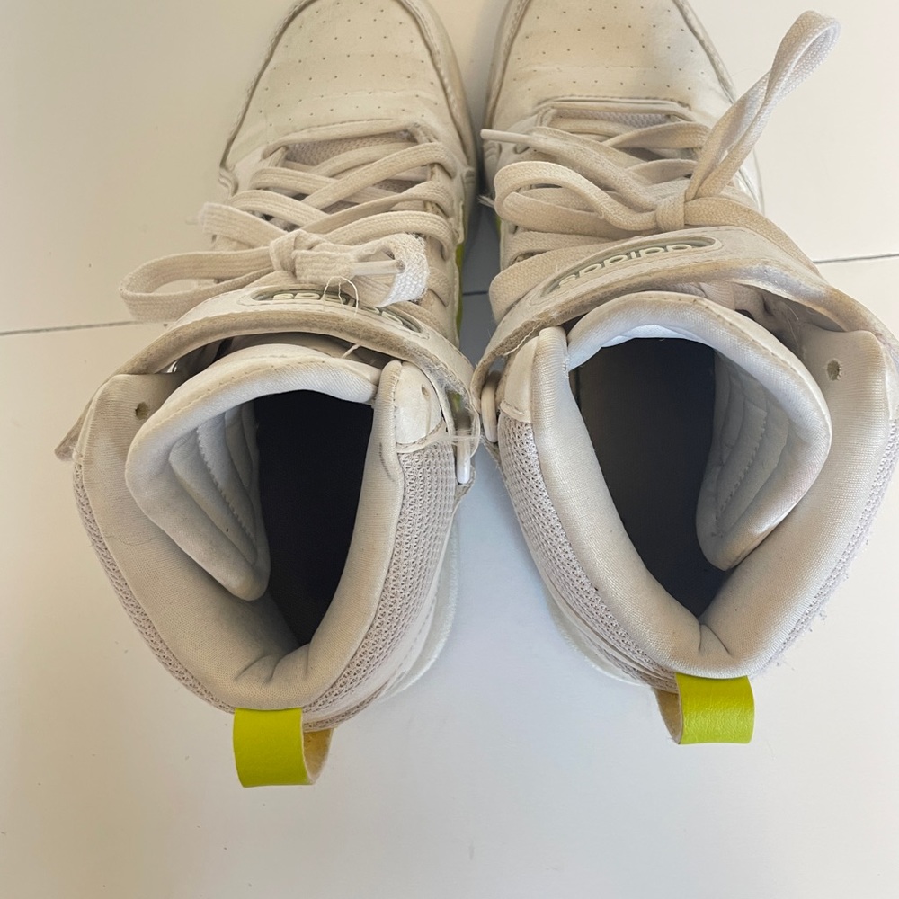 Adidas White mid sneakers basketball shoes big kid Boy girl’s size 4 - Picture 6 of 7